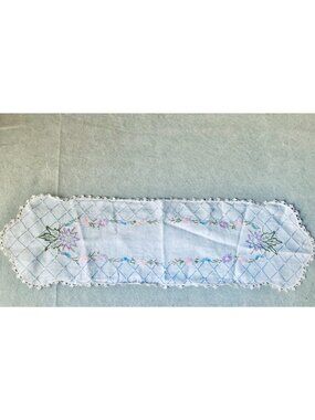 Vintage Hand-Embroidered Linen Dresser Scarf With Crocheted Edges & Floral Desig